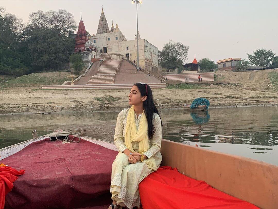 Sara Ali Khan’s Visit to Kashi Vishwanath