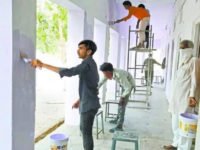 Quarantined Labourers Painted the Walls of School